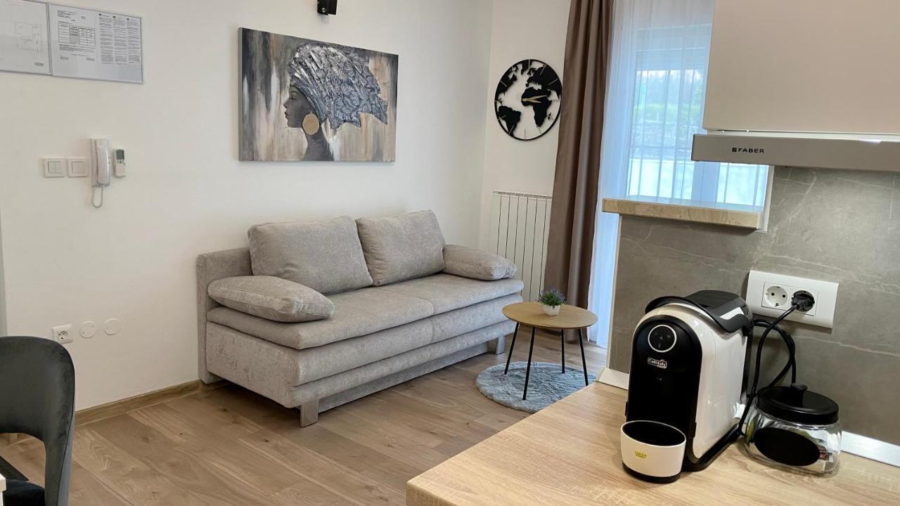 Apartma Komljenovic *